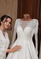 Продам весільну атласну сукню розмір М... Оголошення Bazarok.ua