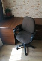 Стіл письмовий кутовий, комп'ютерне крісло... Оголошення Bazarok.ua